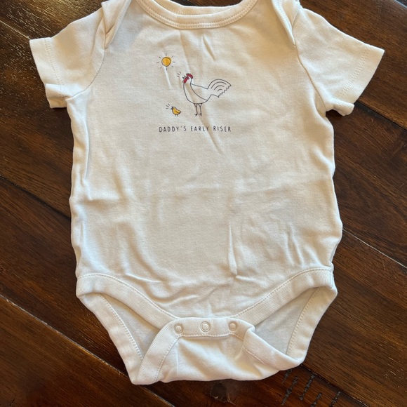 Baby GAP Cute Chicken Themed Baby Onesies Set in Cream - Picture 4 of 7